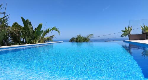 Churriana Villa | Happyplace Malaga - Villa with Panoramic Sea View Heated Infinity Saltwater Pool