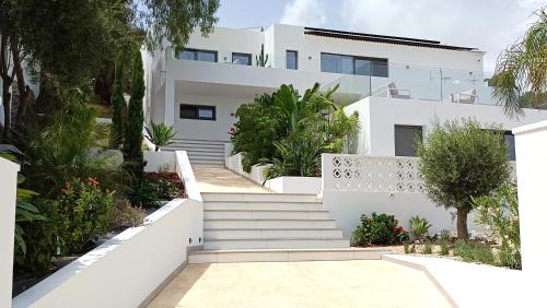 Churriana Villa | Happyplace Malaga - Villa with Panoramic Sea View Heated Infinity Saltwater Pool