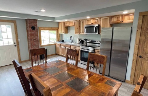 Hartshorn House | Happy’s Trout Loft - 0.5 Miles from Montauk