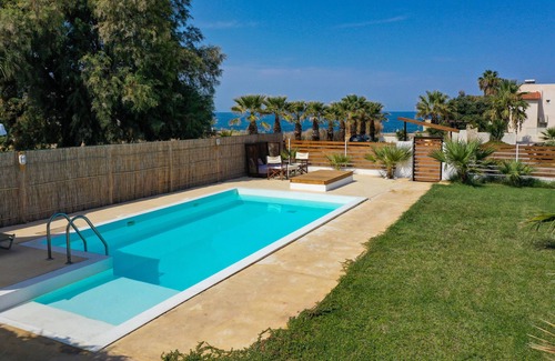 Pigianos Kampos Villa | Hara's beach villa with private pool