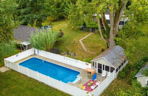 Rolling Prairie House | Harbor Country-Rolling Prairie Retreat on 7 private wooded acres w/heated pool