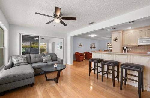Venice House | Harbor Drive - Venice Island pool home
