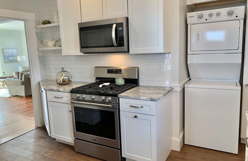 Dartmouth Cottage | Harbor Front Cottage in the Heart of the Padanaram Village