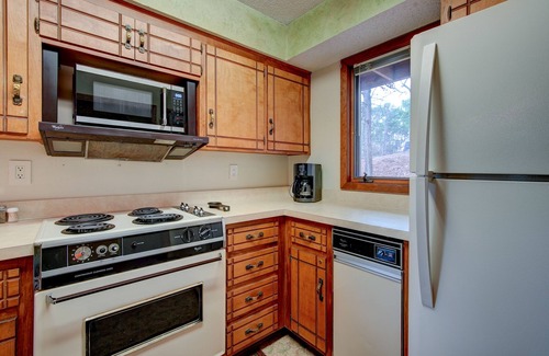 Mount Ida Condo | Harbor GetAway/12DSC Hosted by LOVR