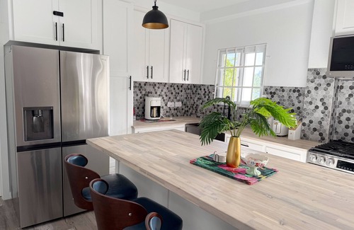 Calvigny House | Harbor Haven Luxury Retreat I- VEHICLE INCLUDED