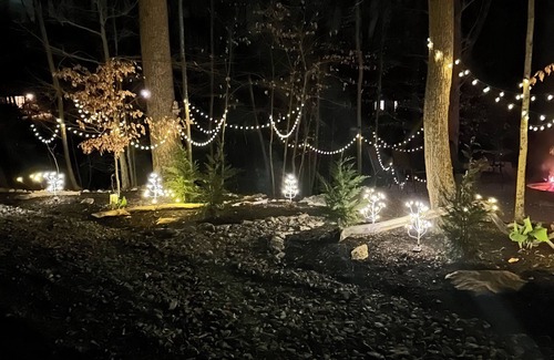 Jamestown Cottage | Harbor Hideway is a cozy, romantic gem minutes away from Jamestown Marina!