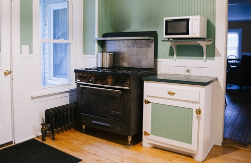 Sunapee House | Harbor House: Sleeps 20, Fireplace, 2 TVs, 2 kitchens, walk to restaurants/bars