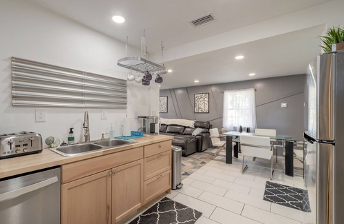 Harbor Oaks House | Harbor Oaks A Highly Sought After Waterside Community.