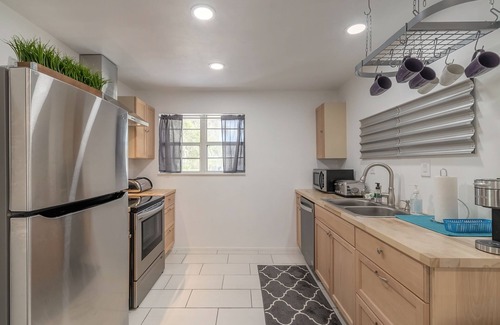Harbor Oaks House | Harbor Oaks A Highly Sought After Waterside Community.