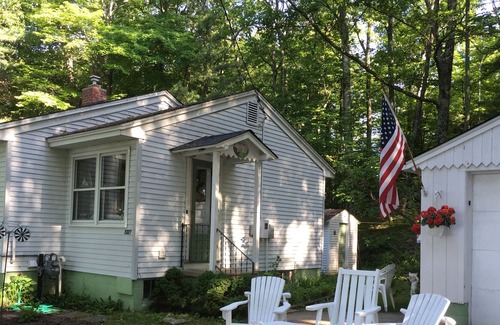 Forest Beach House | HARBOR SPRINGS cottage Lovely views of Lake Michigan TUNNEL OF TREES Relaxing