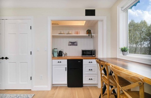 York Apartment | Harbor View – Cozy Retreat for 2