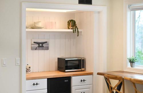 York Apartment | Harbor View Cozy Retreat for 2