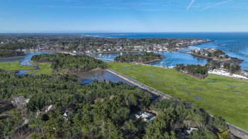 York Apartment | Harbor View Cozy Retreat for 2