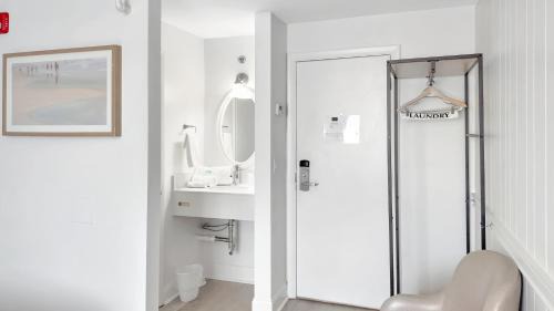 Rockland Hotel | Harborline Hotel
