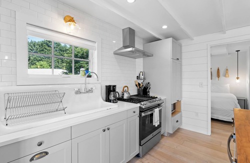 Rockland House | Harborside Cottage, walk to town