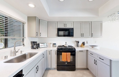 Channel Islands House | Harborside home in Oxnard with short walk to beach - bring your boat