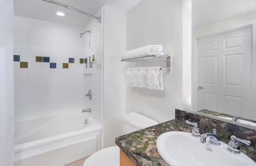 Paradise Island Hotel | Harborside Resort at Atlantis- 1 Bedroom -1 Bath -Access to Atlantis Water Parks