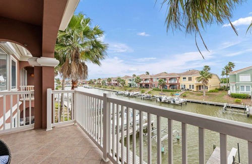 Laguna Vista House | Harborside Townhome in Laguna Vista on the Canal