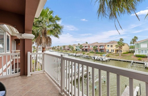 Laguna Vista Villa | Harborside Townhome in Laguna Vista on the Canal