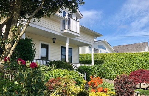 Gig Harbor Cottage | Harborview Cottage, located in the middle of everything Gig Harbor has to offer.