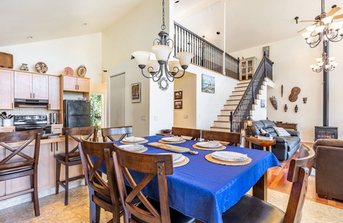 Langley House | Harborview Getaway by AvantStay | Walk to Beach