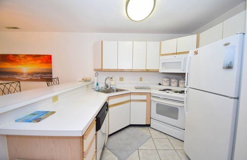 Heron Harbour Isle Condo | Harbour Club G7-Baywater 120th St, Free WiFi, Pool, W/D, AC