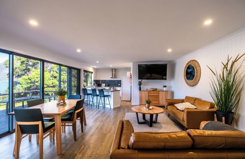 Coles Bay House | Harbour Master