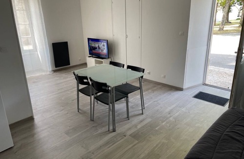 Soubise Apartment | Harbour-side accommodation