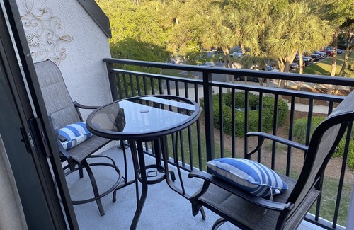 Harbour Town Condo | Harbour Town - LUXURY PENTHOUSE - IN SEA PINES - Pool - GREAT VIEW AND LOCATION!