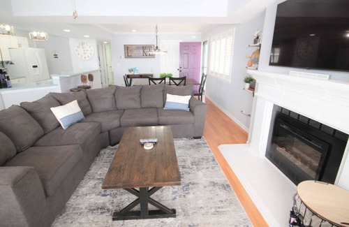 Lakeland Condo | Harbour Towne Condo - Beautifully Decorated, Incredible Lake View, Minimal Steps, Inquire for Slip!