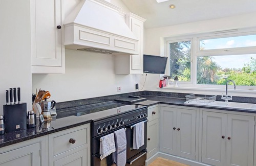 Emsworth Cottage | Harbour View - Coming Soon - a town house that sleeps 8 guests in 4 bedrooms
