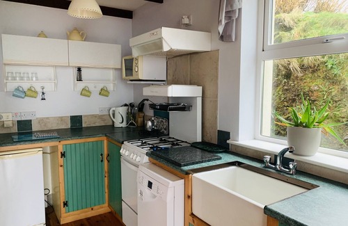 Caherdaniel Apartment | Harbour View "The Snug Apartment" - Spectacular Sea Views (Sleeps 2 - 3 people)