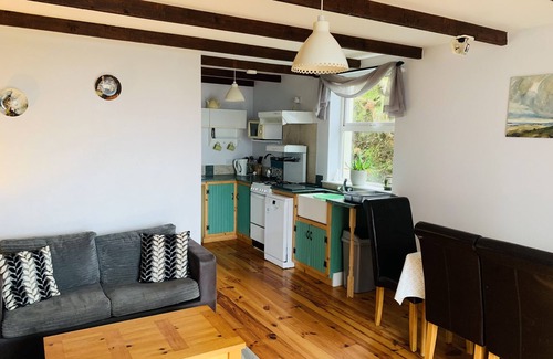 Caherdaniel Apartment | Harbour View "The Snug Apartment" - Spectacular Sea Views (Sleeps 2 - 3 people)