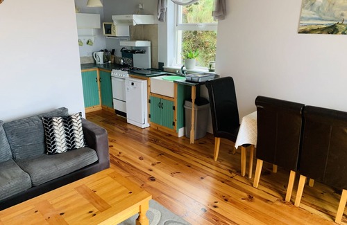 Caherdaniel Apartment | Harbour View "The Snug Apartment" - Spectacular Sea Views (Sleeps 2 - 3 people)