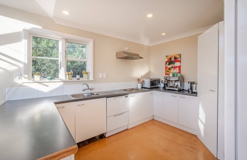 Akaroa House | Harbour Views - Akaroa Holiday Home