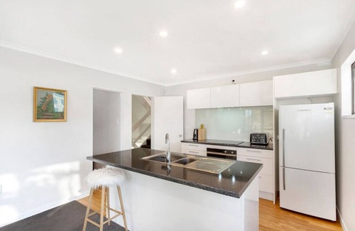 Dunedin House | Harbour Views- Gateway to the peninsula