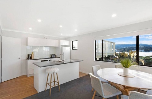 Dunedin House | Harbour Views- Gateway to the peninsula