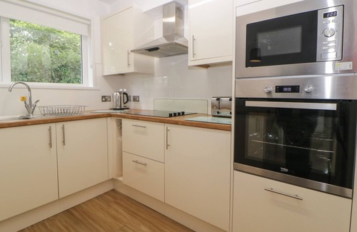 Heligan Cottage | HARCOMBE HOUSE BUNGALOW 12, family friendly, with pool in Chudleigh