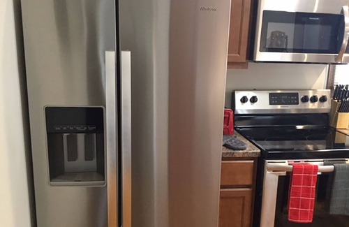 Racine House | Hard Rock! Professionally Cleaned, Self Check In - Sleeps 15