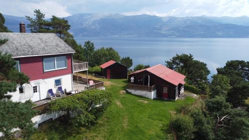 Kvam Apartment | Hardangerfjord panorama 2
