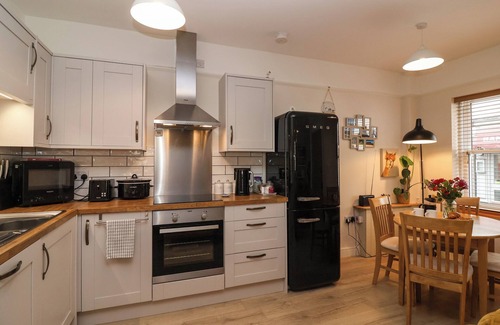 Minehead Cottage | HARDINGS COTTAGE, romantic, with a garden in Minehead
