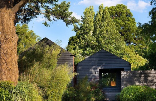 Daylesford House | Hardwood House - Award Winning Architectural Home - Walking distance to Botanic Gardens!