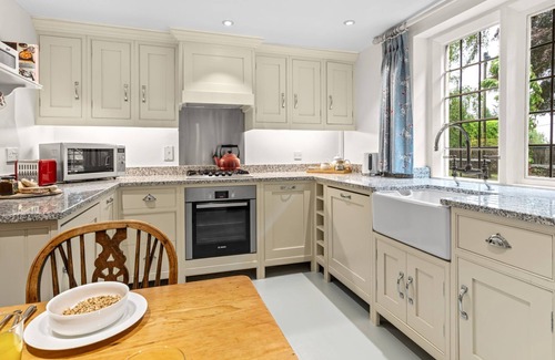 Tetbury Cottage | Hare Cottage - pet friendly near Tetbury