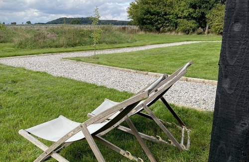 Foolow Cabin | Hare’s Retreat - (Middle Cabin) - sleeps 2 guests in 1 bedroom