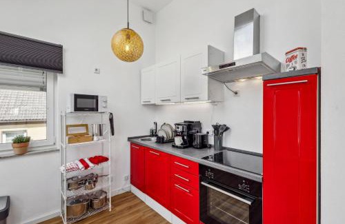 Dasing Apartment | Harmonie Homes - Built in 2025 - Hotel-Quality Beds & Linen - Full Kitchen - Fiber WiFi - 4K Smart TV - 2 Balconies - Elevator - Free Private Parking - Near Augsburg - 20 Min via Autobahn to Munich-West