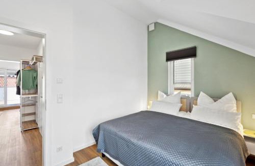 Dasing Apartment | Harmonie Homes - Built in 2025 - Hotel-Quality Beds & Linen - Full Kitchen - Fiber WiFi - 4K Smart TV - 2 Balconies - Elevator - Free Private Parking - Near Augsburg - 20 Min via Autobahn to Munich-West