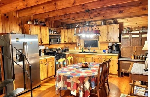 Green Mountain Cabin | Harmony Hollow -5bd Rustic Cabin