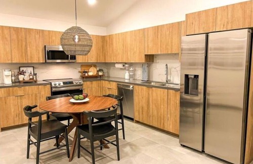 McAllen House | Harmony home, enjoy your living!