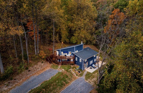 Front Royal House | Harmony Ridge Hideaway: 10 acre mountain retreat w/hot tub and sauna