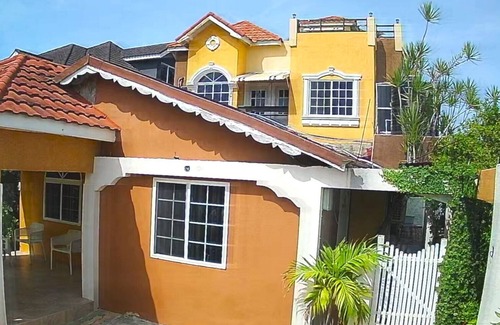 Old Harbour House | Harmony Suites is a modern and stylish four bedrooms property.